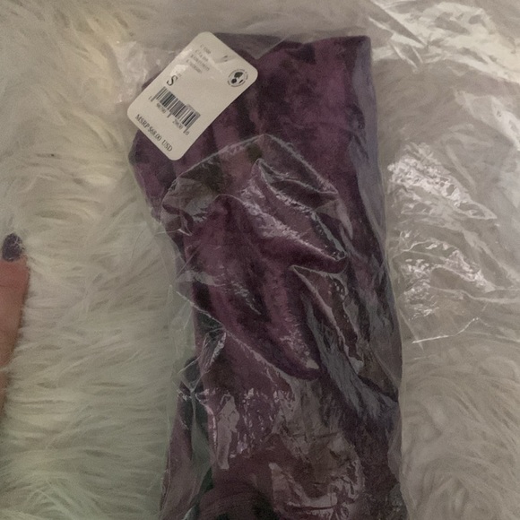 NWT Free People NWT All Night
Velvet Tunic Sleeveless Camisole
Top Fig Jam - Picture 3 of 4